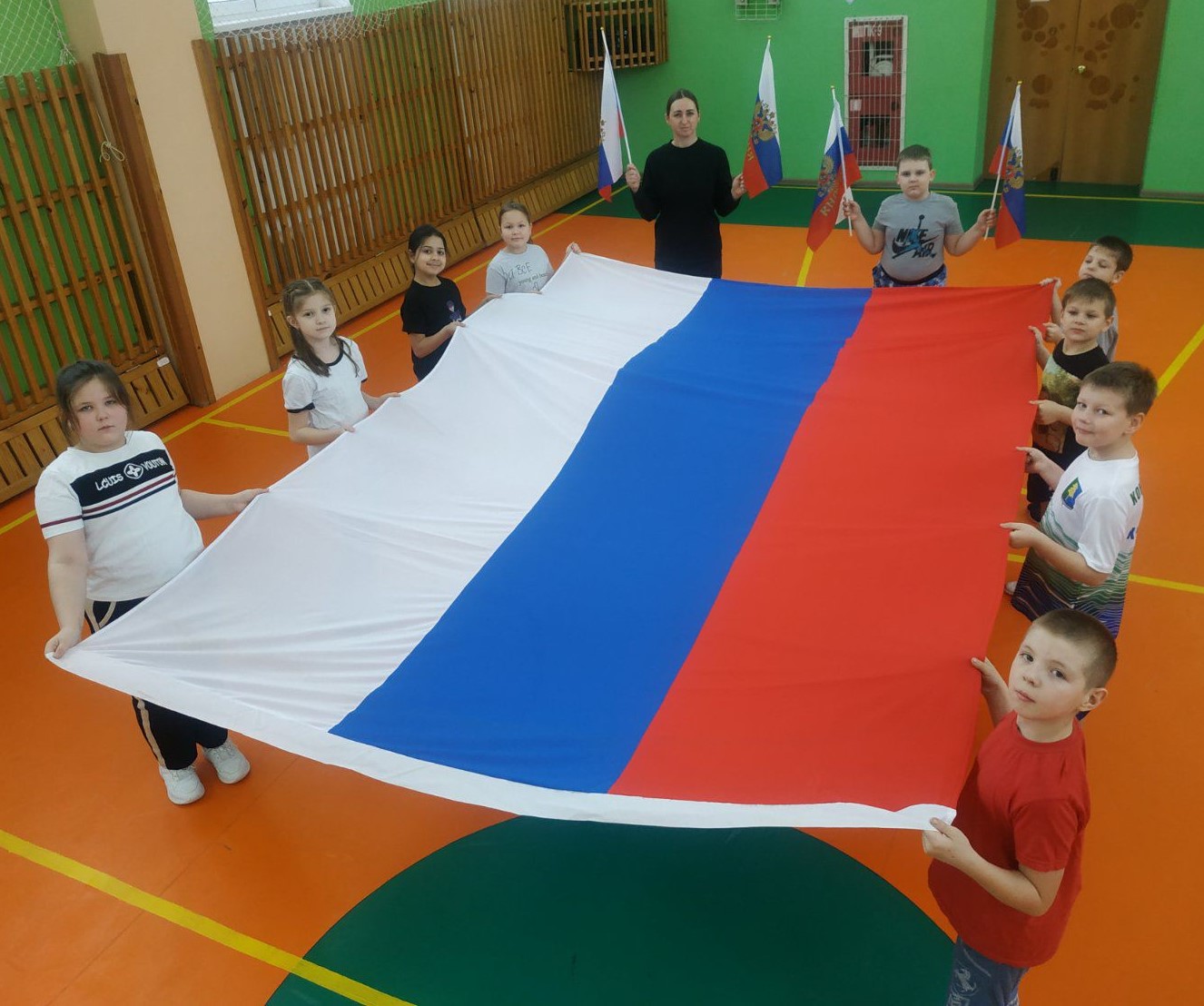 Акция «Флаг Единства», посвященная Дню Конституции Российской Федерации.