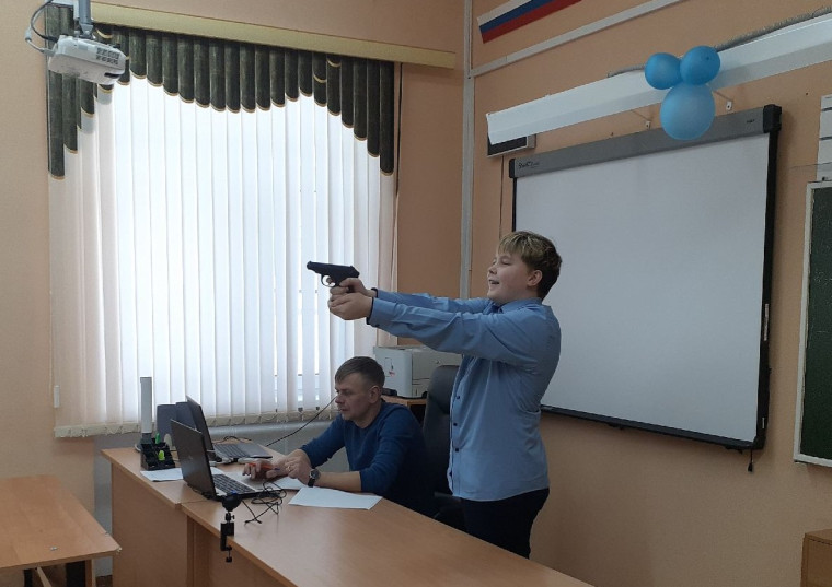 Школьные соревнования по стрельбе из пистолета Макарова.